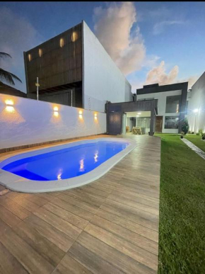Mansão para temporada com piscina e churrasqueira